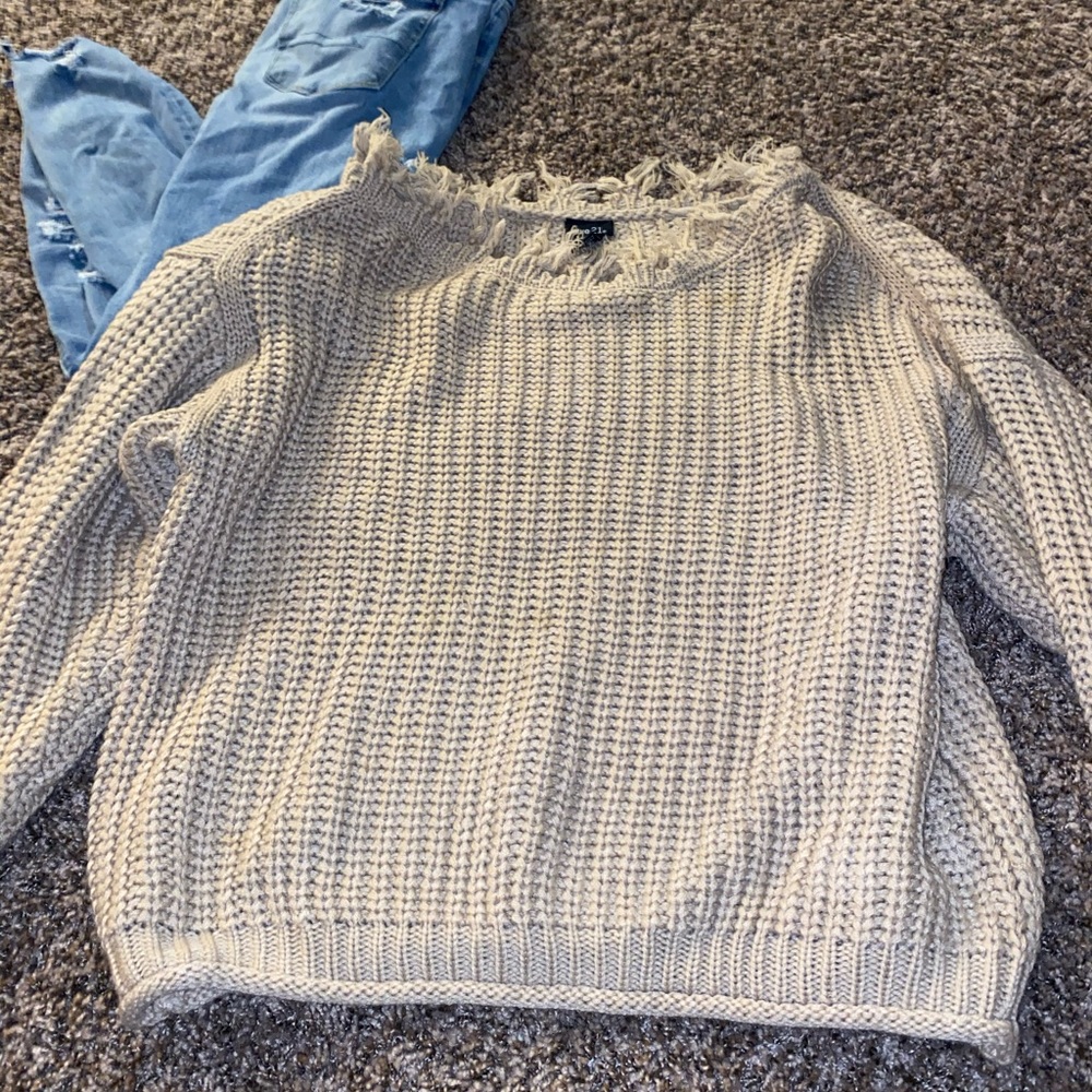 Hiii I got all these clothes I don’t want lol - Picture 7 of 12